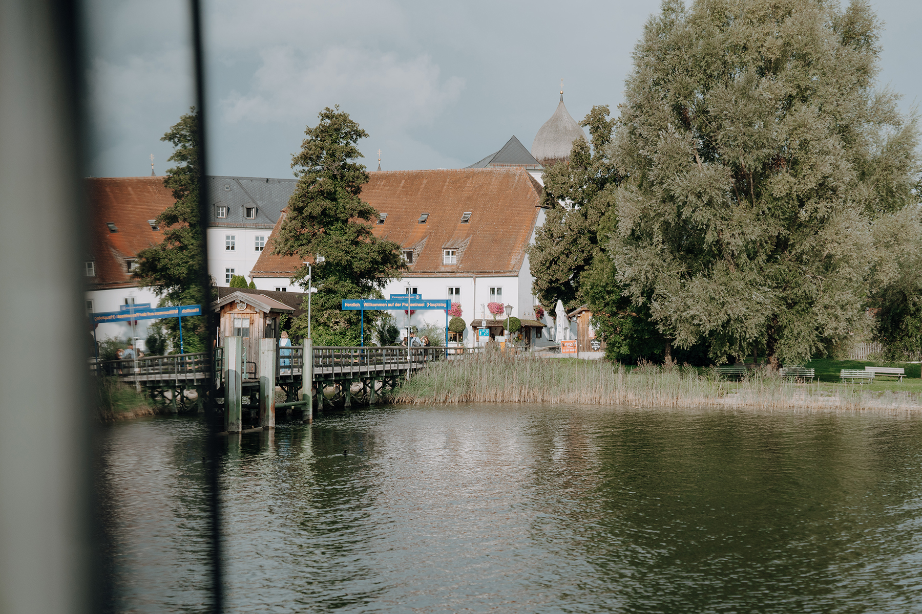 Chiemsee Hochzeit, See, Fraueninsel, Fähre, Hochzeitsfotograf München, Hochzeitsfotograf Chiemsee, Bootssteg