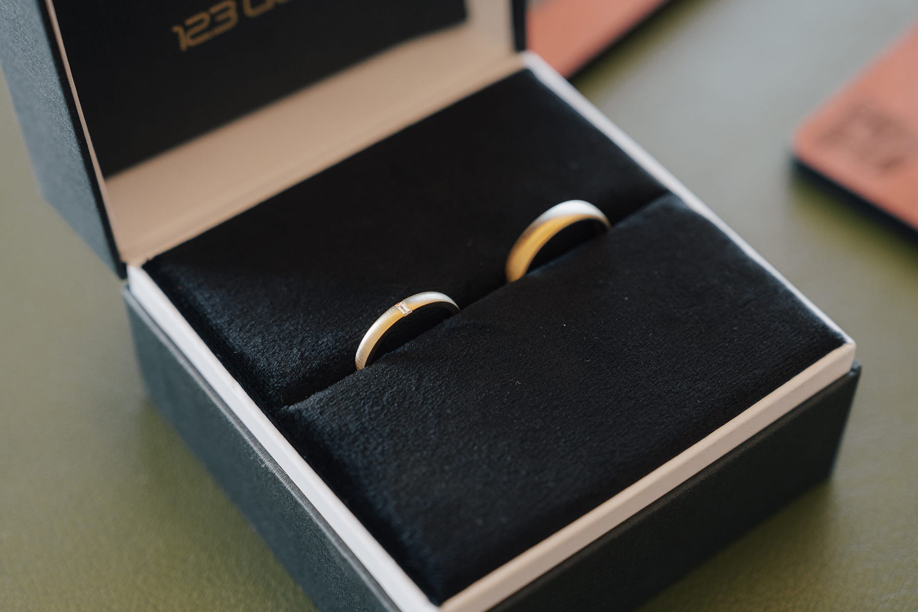 Hochzeitsfotograf Tegernsee, Rathaus Tegernsee, Hochzeit Tegernsee, Standesamt Tegernsee, Trauung Tegernsee, Ringe, Hochzeitsringe