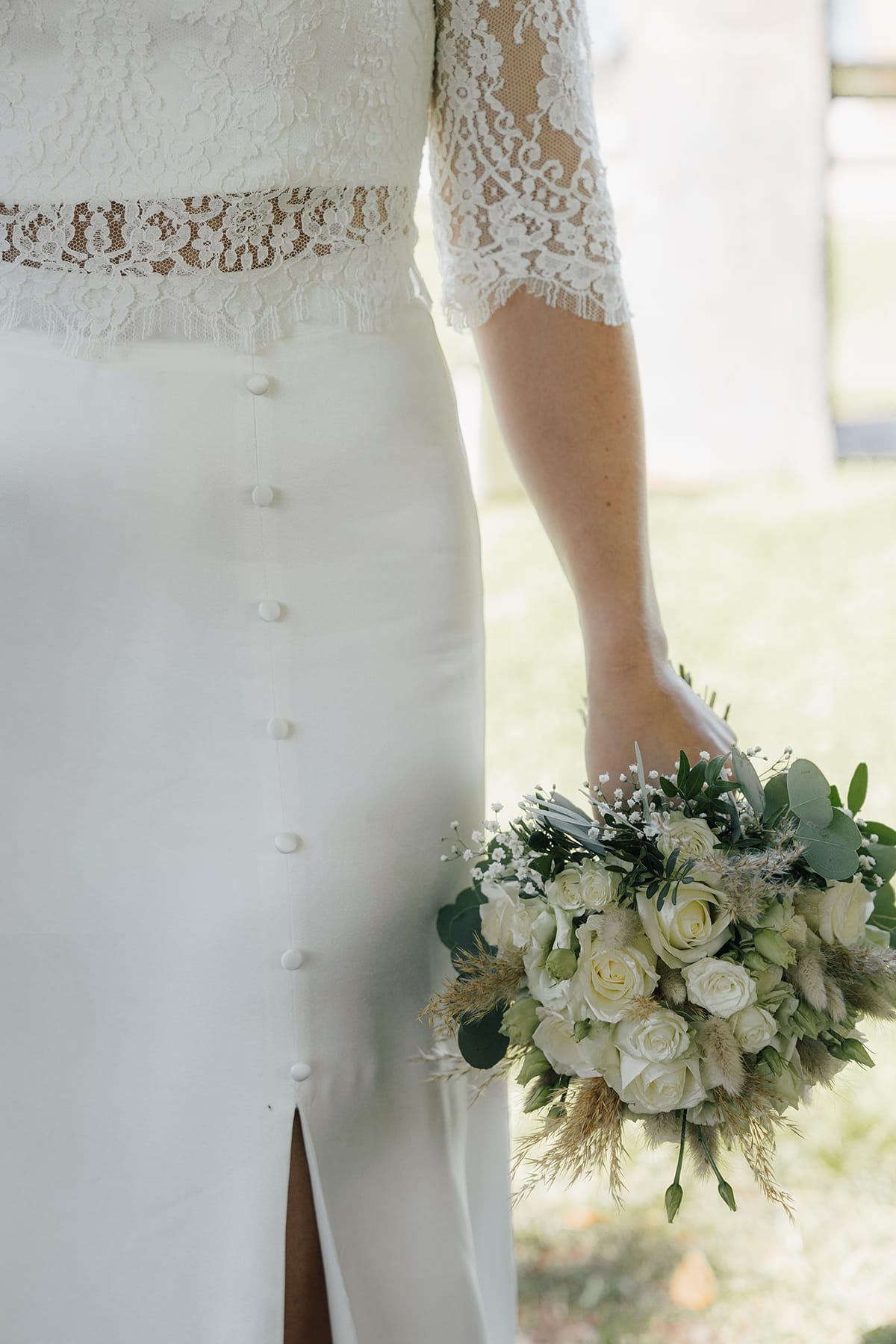 Hochzeitsfotograf Tegernsee, Rathaus Tegernsee, Hochzeit Tegernsee, Standesamt Tegernsee, Braut, Fröhlich, Lachen, Hochzeitsgesellschaft, Trauung Tegernsee, Brautstrauß, Blumenstrauß